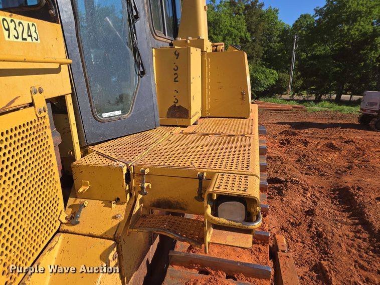 image for item EW0093 2000 Caterpillar D10R dozer