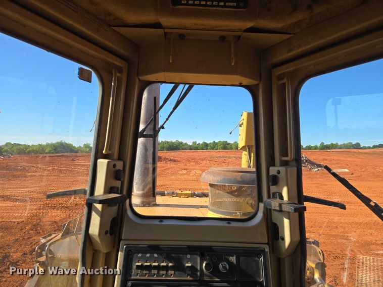 image for item EW0093 2000 Caterpillar D10R dozer
