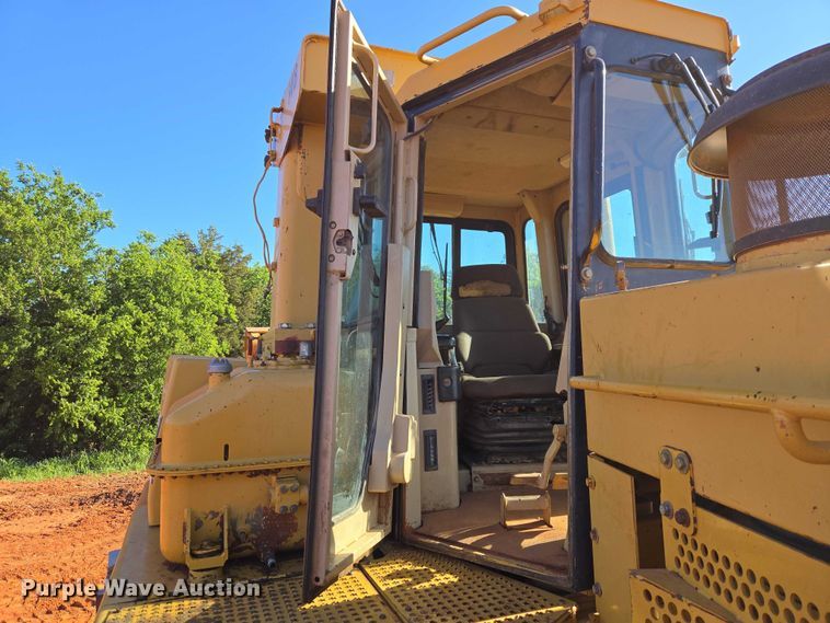 image for item EW0093 2000 Caterpillar D10R dozer