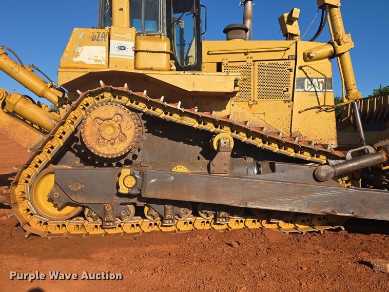 image for item EW0093 2000 Caterpillar D10R dozer