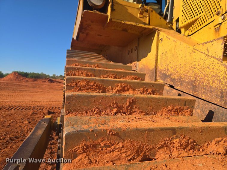 image for item EW0093 2000 Caterpillar D10R dozer