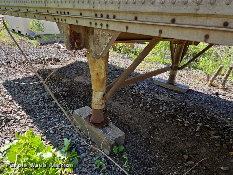 image for item EW0124 1974 Clark Equipment 42DVPR-D-3-H2 dry van trailer