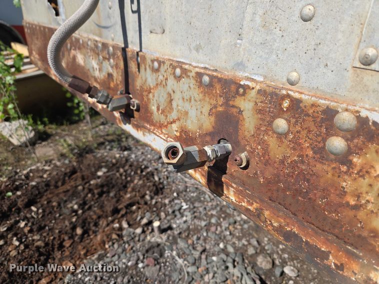 image for item EW0124 1974 Clark Equipment 42DVPR-D-3-H2 dry van trailer