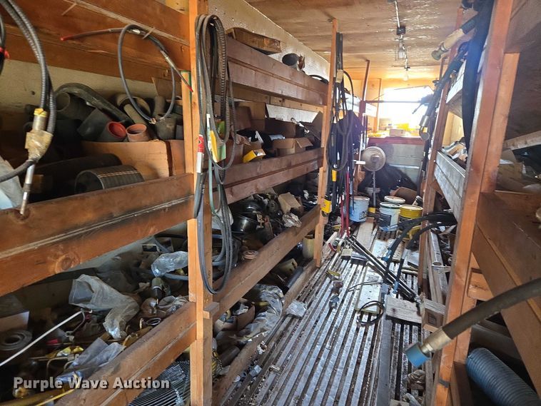 image for item EW0124 1974 Clark Equipment 42DVPR-D-3-H2 dry van trailer