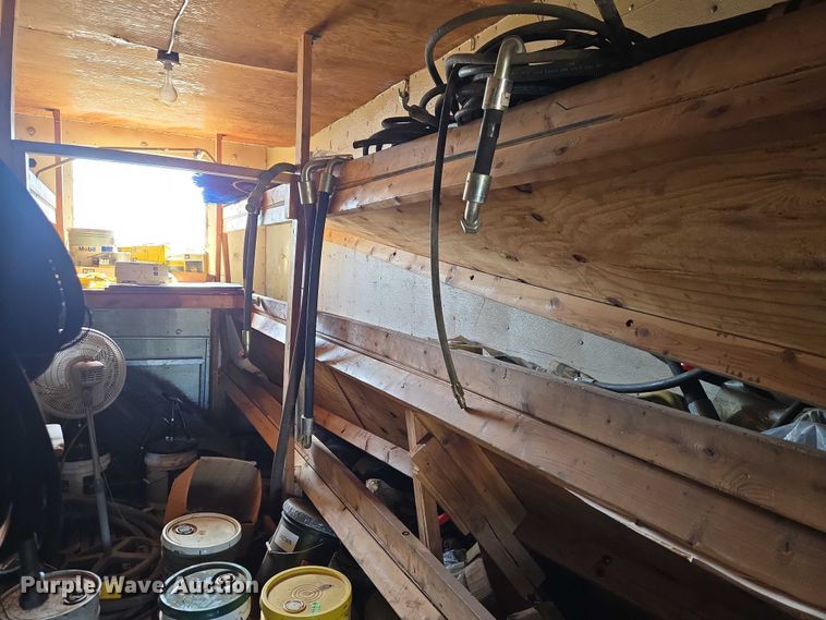 image for item EW0124 1974 Clark Equipment 42DVPR-D-3-H2 dry van trailer