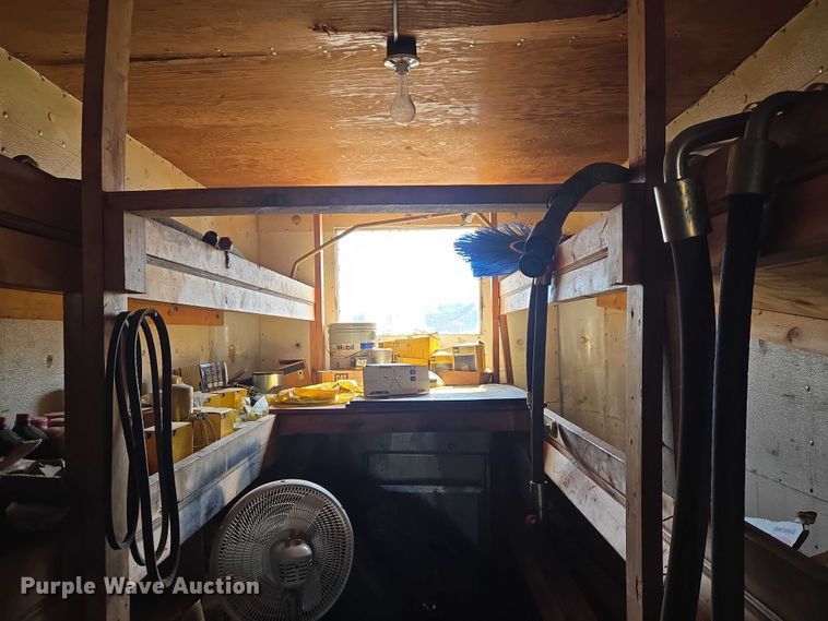 image for item EW0124 1974 Clark Equipment 42DVPR-D-3-H2 dry van trailer