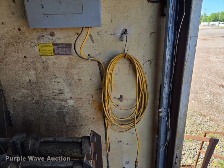 image for item EW0124 1974 Clark Equipment 42DVPR-D-3-H2 dry van trailer