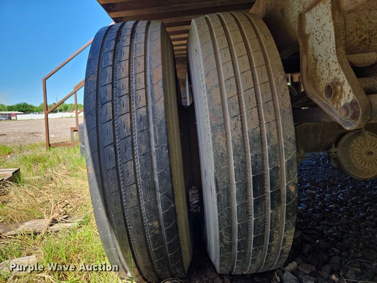 image for item EW0124 1974 Clark Equipment 42DVPR-D-3-H2 dry van trailer