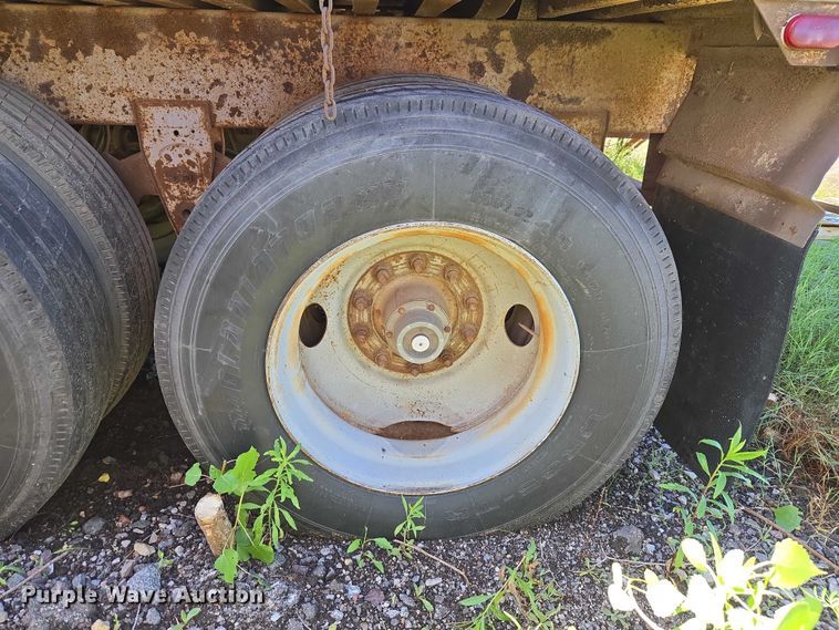 image for item EW0124 1974 Clark Equipment 42DVPR-D-3-H2 dry van trailer