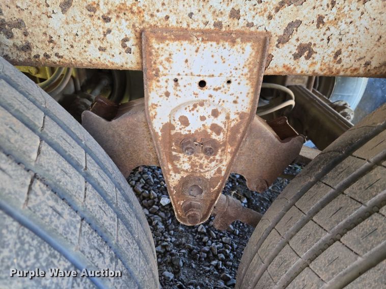 image for item EW0124 1974 Clark Equipment 42DVPR-D-3-H2 dry van trailer