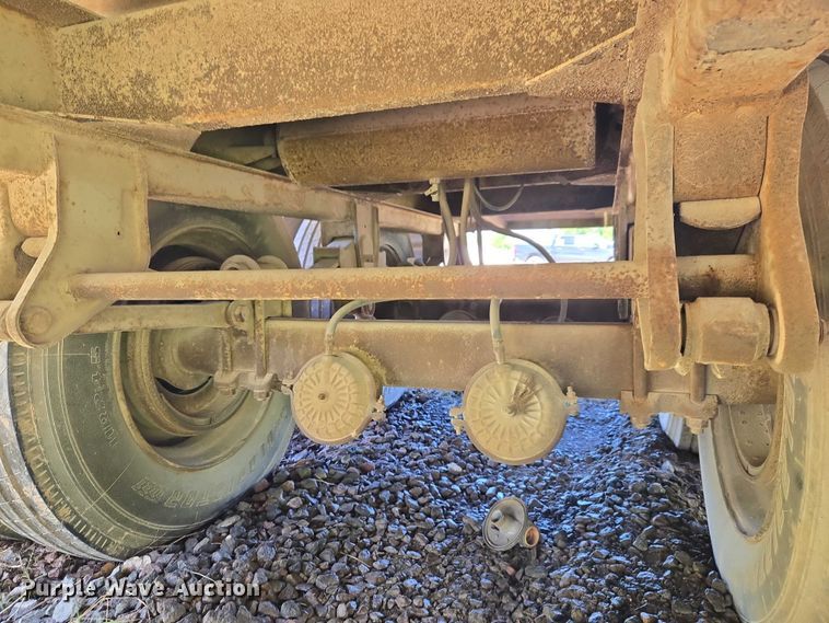 image for item EW0124 1974 Clark Equipment 42DVPR-D-3-H2 dry van trailer