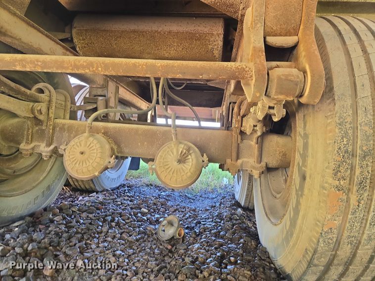 image for item EW0124 1974 Clark Equipment 42DVPR-D-3-H2 dry van trailer