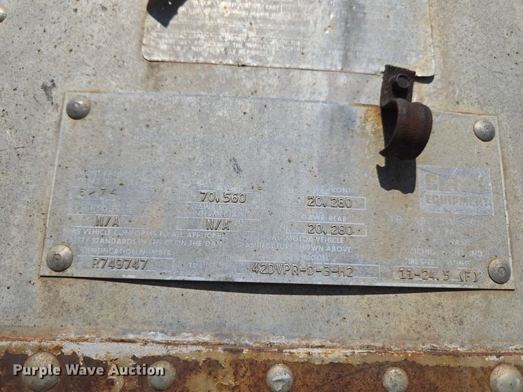 image for item EW0124 1974 Clark Equipment 42DVPR-D-3-H2 dry van trailer