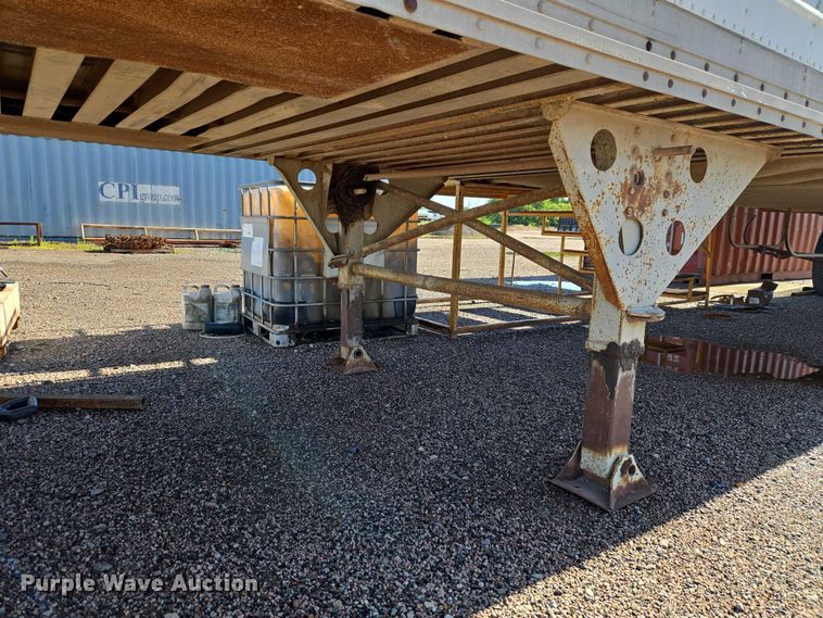 image for item EW0125 1986 Utility dry van trailer