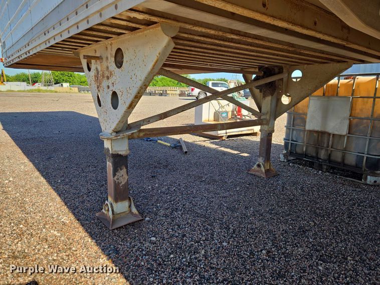 image for item EW0125 1986 Utility dry van trailer