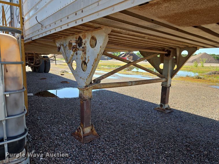 image for item EW0125 1986 Utility dry van trailer