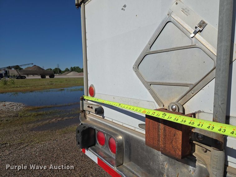 image for item EW0125 1986 Utility dry van trailer