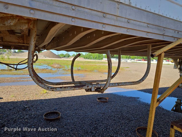 image for item EW0125 1986 Utility dry van trailer