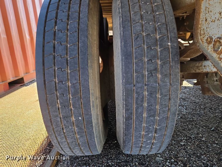 image for item EW0125 1986 Utility dry van trailer