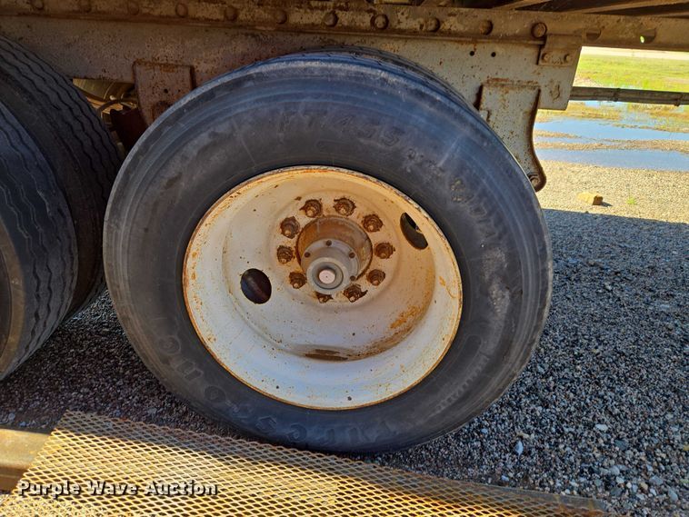 image for item EW0125 1986 Utility dry van trailer