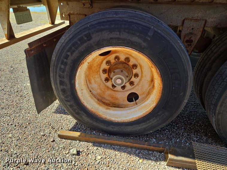 image for item EW0125 1986 Utility dry van trailer