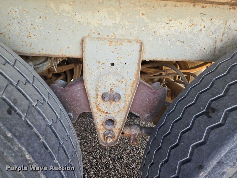 image for item EW0125 1986 Utility dry van trailer