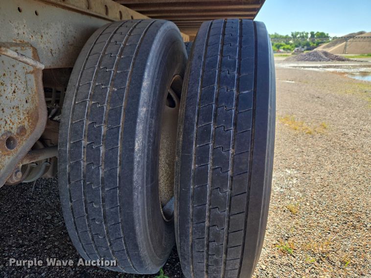 image for item EW0125 1986 Utility dry van trailer