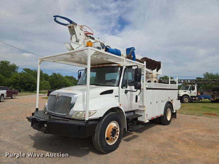 image for item EW0160 2012 International 4300 digger derrick truck