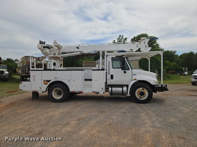image for item EW0160 2012 International 4300 digger derrick truck