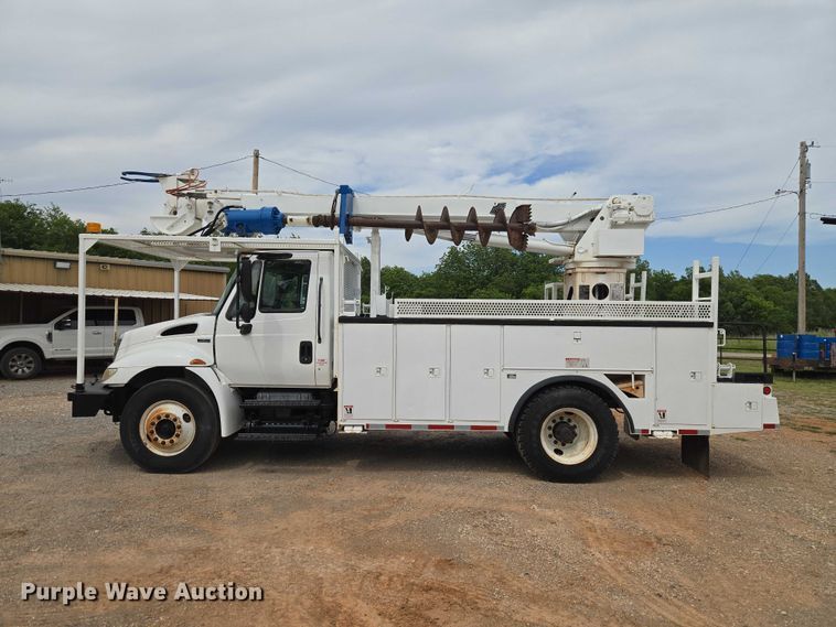 image for item EW0160 2012 International 4300 digger derrick truck