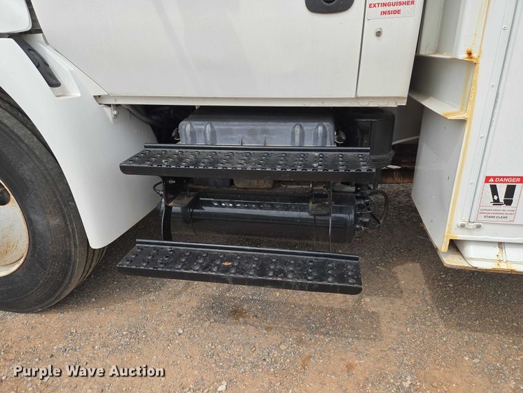 image for item EW0160 2012 International 4300 digger derrick truck