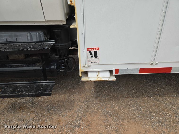 image for item EW0160 2012 International 4300 digger derrick truck