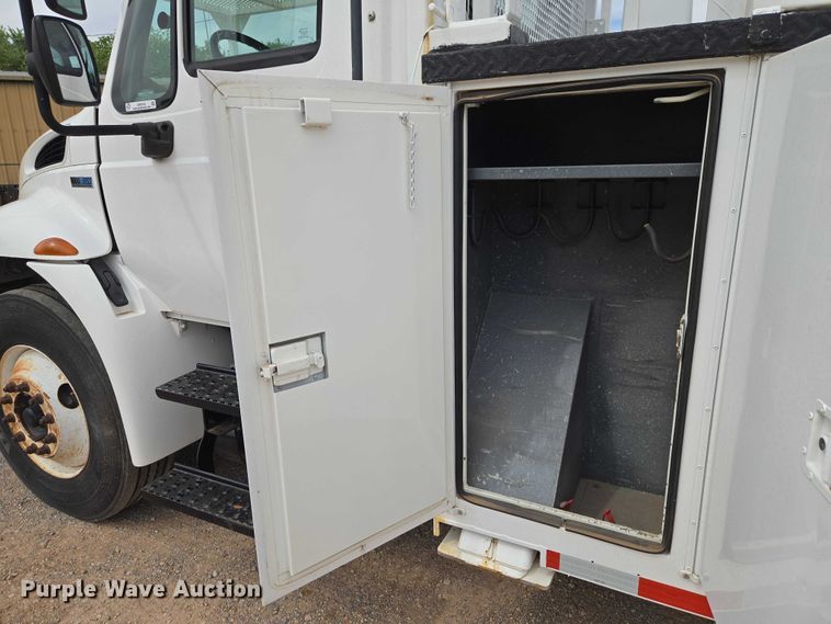 image for item EW0160 2012 International 4300 digger derrick truck