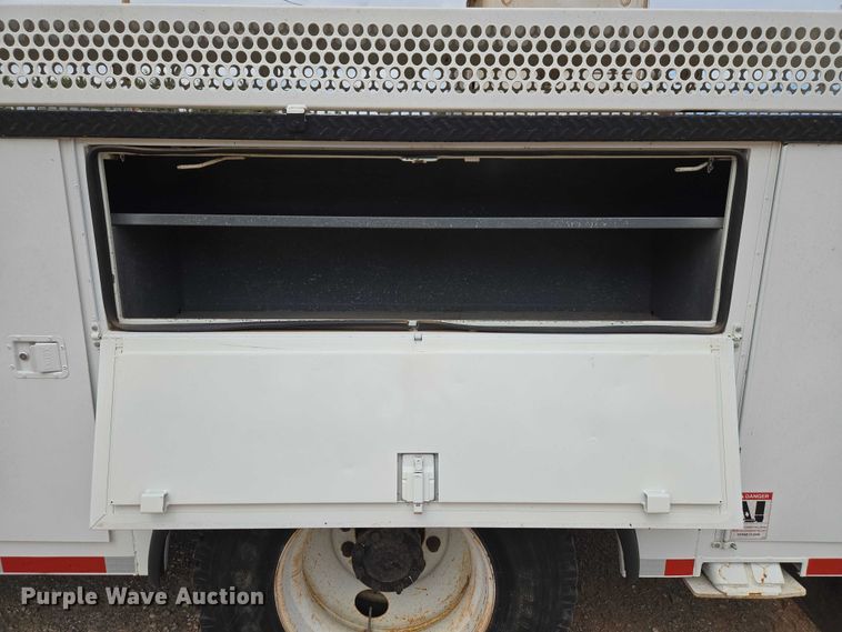 image for item EW0160 2012 International 4300 digger derrick truck