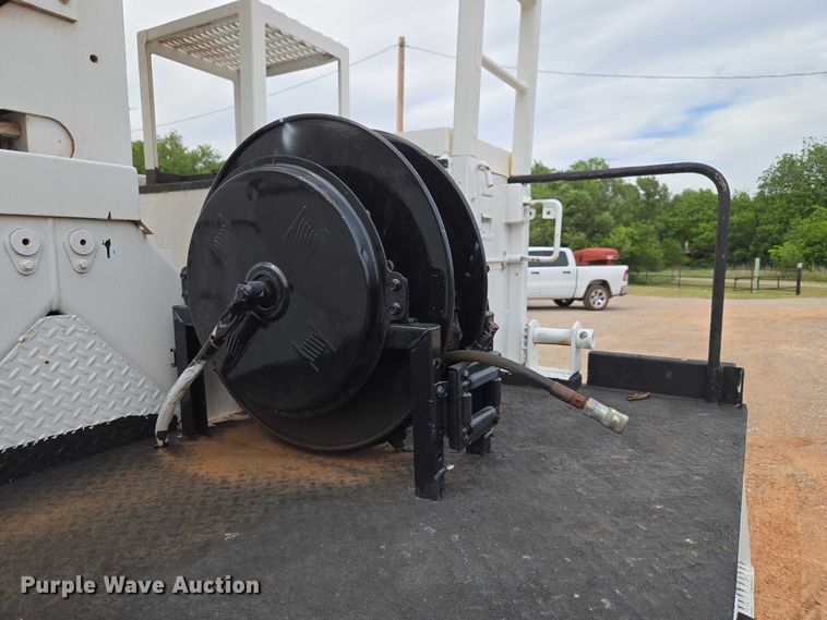 image for item EW0160 2012 International 4300 digger derrick truck