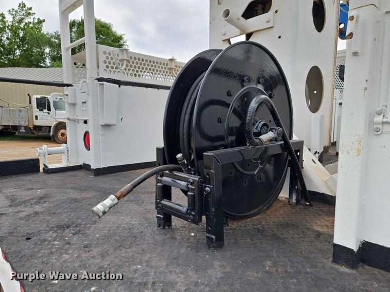 image for item EW0160 2012 International 4300 digger derrick truck