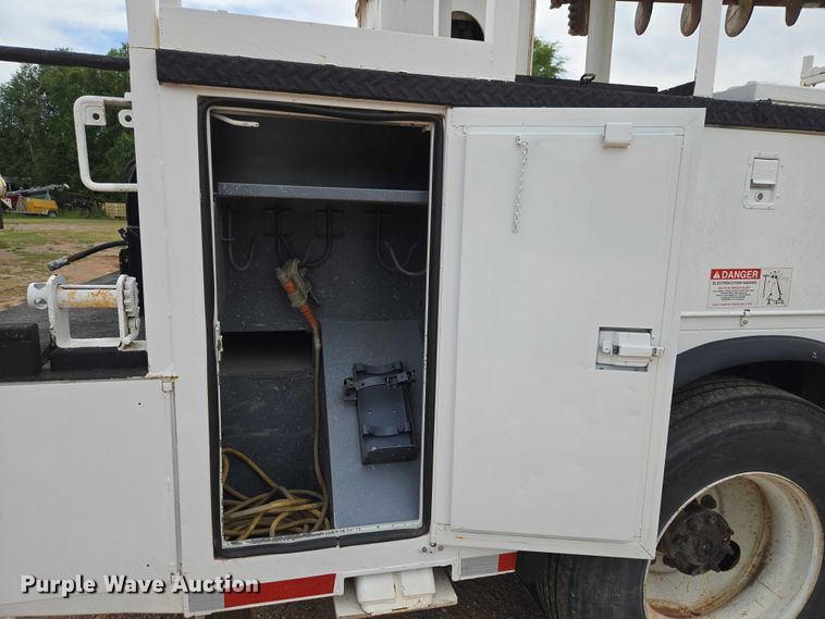 image for item EW0160 2012 International 4300 digger derrick truck