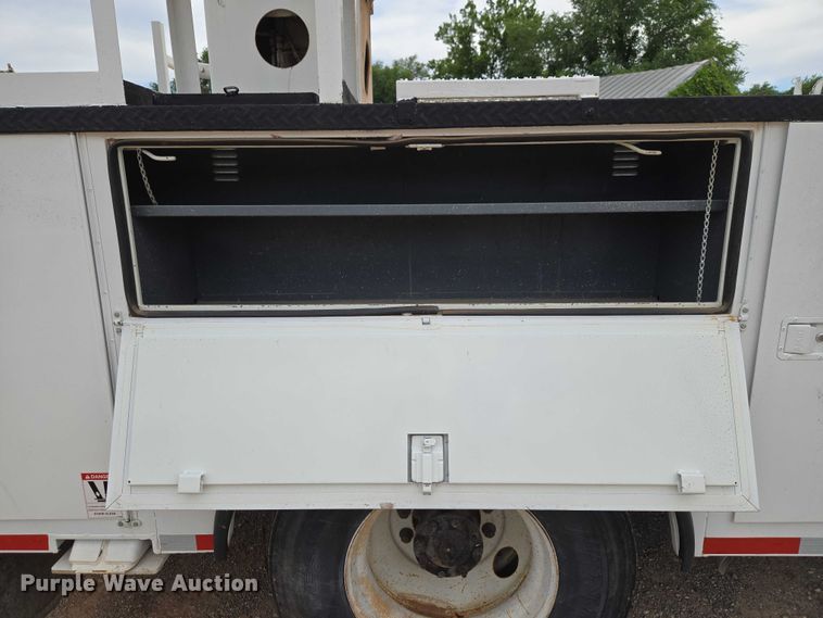 image for item EW0160 2012 International 4300 digger derrick truck