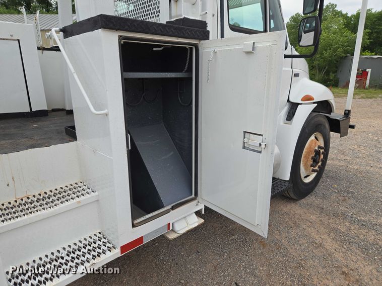 image for item EW0160 2012 International 4300 digger derrick truck