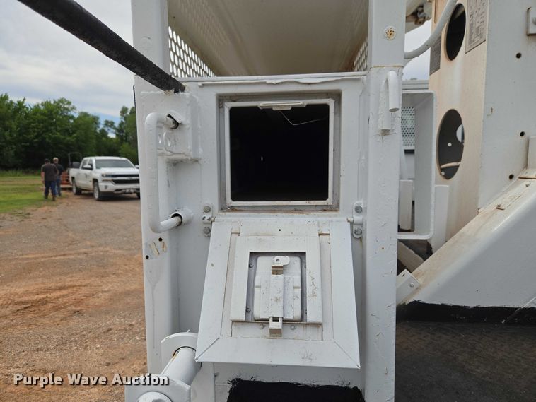 image for item EW0160 2012 International 4300 digger derrick truck