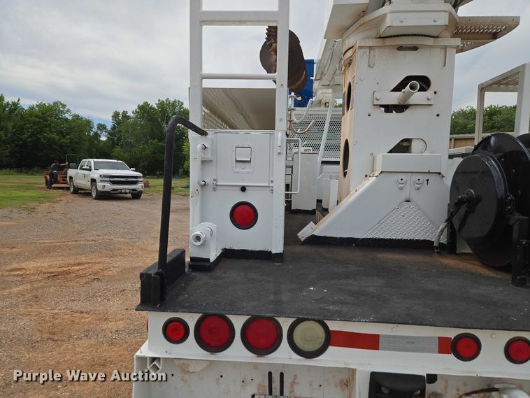 image for item EW0160 2012 International 4300 digger derrick truck