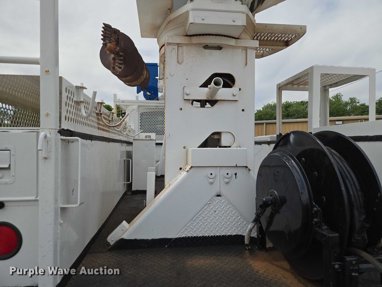 image for item EW0160 2012 International 4300 digger derrick truck