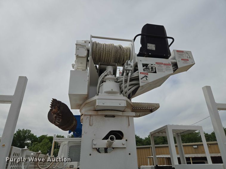 image for item EW0160 2012 International 4300 digger derrick truck