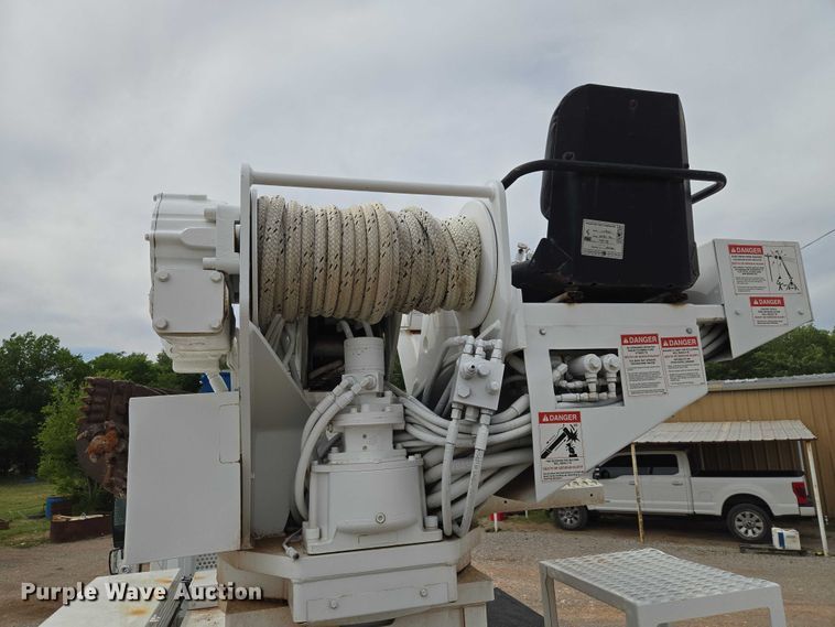 image for item EW0160 2012 International 4300 digger derrick truck