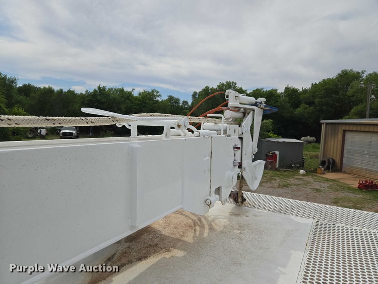 image for item EW0160 2012 International 4300 digger derrick truck