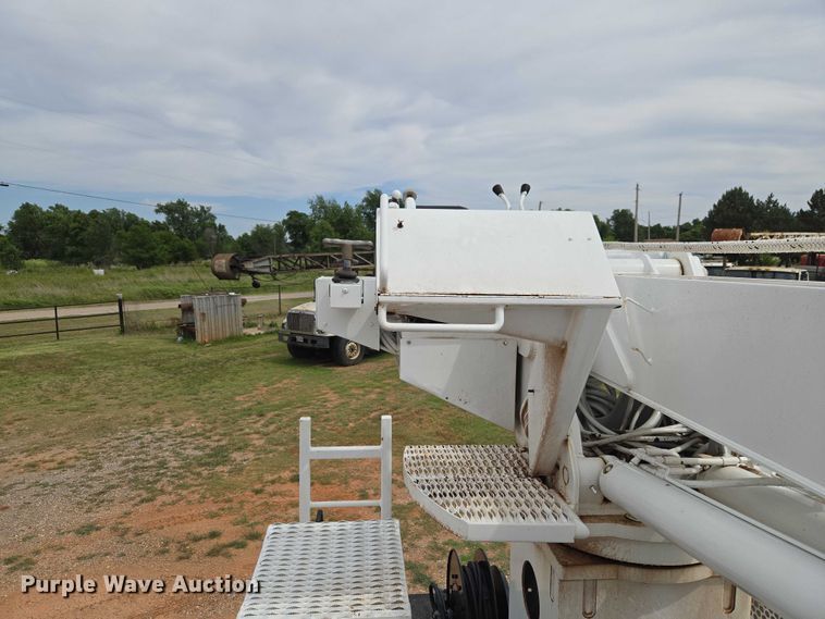 image for item EW0160 2012 International 4300 digger derrick truck