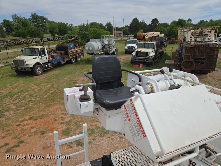 image for item EW0160 2012 International 4300 digger derrick truck