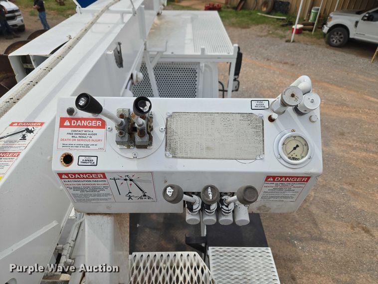 image for item EW0160 2012 International 4300 digger derrick truck