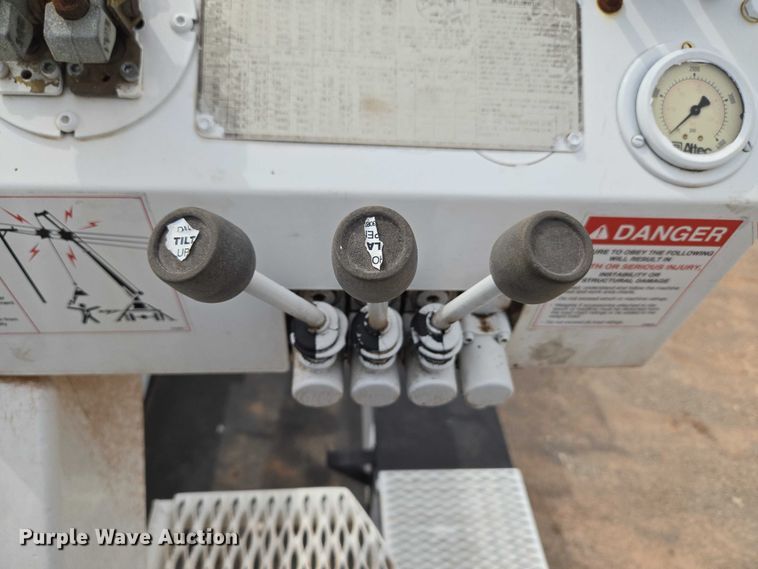 image for item EW0160 2012 International 4300 digger derrick truck
