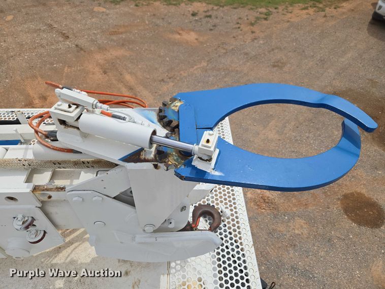 image for item EW0160 2012 International 4300 digger derrick truck